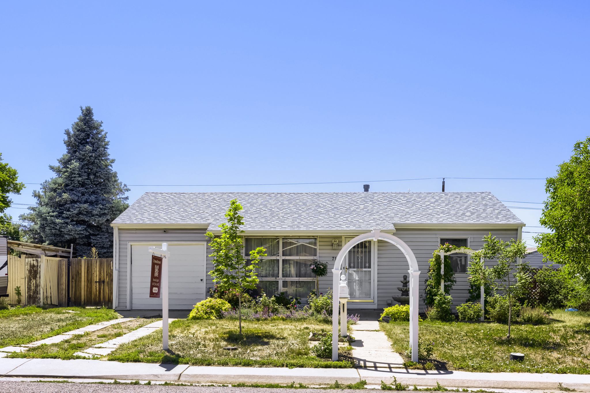 Single Family Home in Aurora